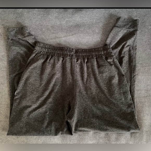 Vuori Performance Joggers - Picture 3 of 4